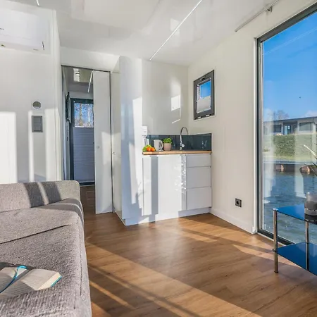 Hotel na wodzie Hausboot Tiny Sagard