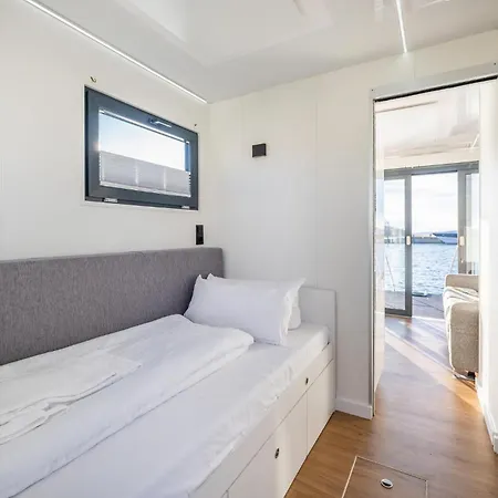 Båthotell Hausboot Tiny Sagard