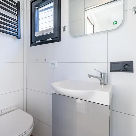 Hausboot Tiny Hotel na wodzie