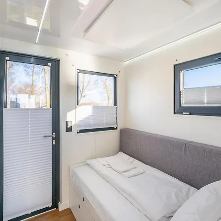 Hotel na wodzie Hausboot Tiny