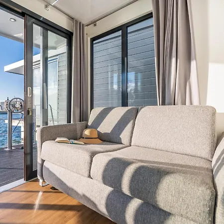 Hotel na wodzie Hausboot Tiny